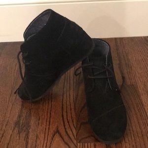 TOMS black dessert